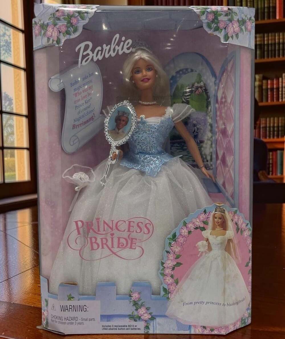 Vintage 2000 Mattel Princess Bride Barbie Doll with Magic Mirror In Box